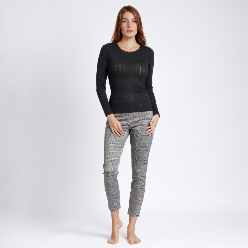 Maglia donna realizzata in tessuto a costine traforate con delicati cuoricini Admas 43495