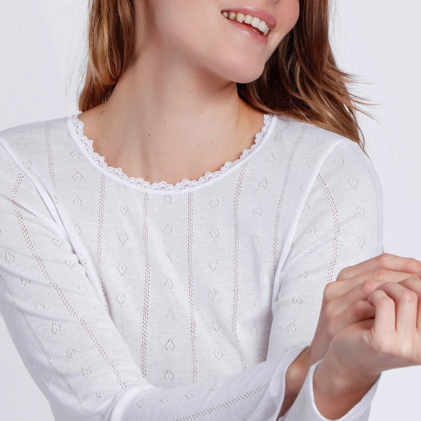 Maglia donna realizzata in tessuto a costine traforate con delicati cuoricini Admas 43495