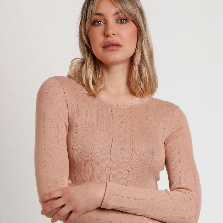 Maglia donna realizzata in tessuto a costine traforate con delicati cuoricini Admas 43495