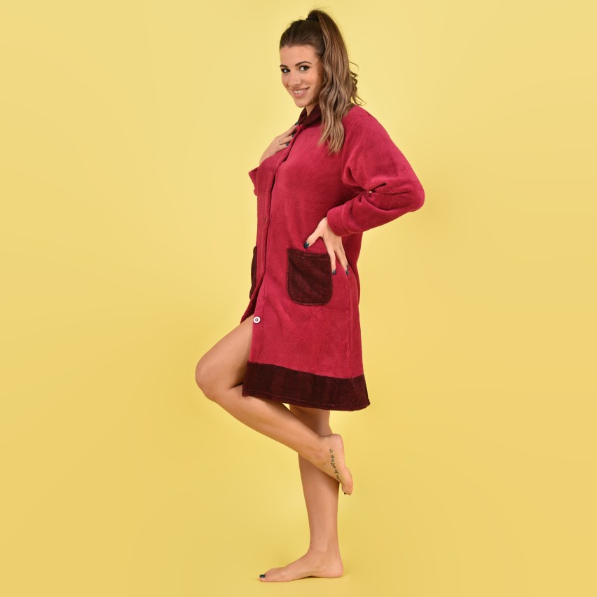 Vestaglia con bottoni e tasche in caldissimo coral rosso bordeaux Karel se3461